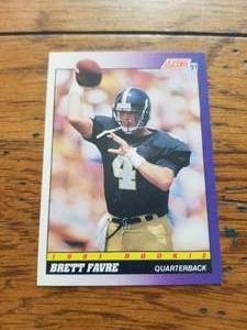 lot 11 image: Brett Favre Score rookie football card