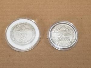 lot 7 image: Selection of 2 gaming coins - The Horseshoe and Aladdin Casino