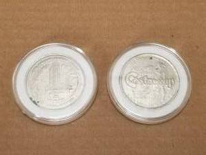 lot 51 image: Selection of 2 gaming coins - Castaways and Trump Plaza