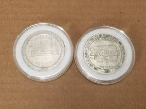lot 64 image: Selection of 2 gaming coins - Holliday Casino and Silverbird