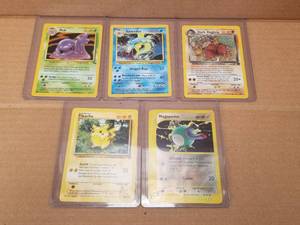 lot 8 image: Selection of Pokemon cards