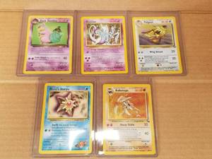 lot 73 image: Selection of Pokemon cards