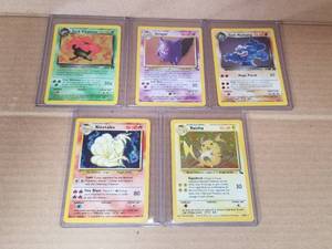 lot 96 image: Selection of Pokemon cards