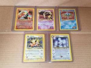 lot 117 image: Selection of Pokemon cards