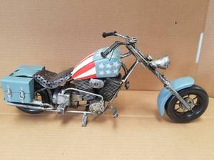 lot 14 image: Metal motorcycle artwork - 15