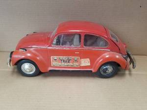 lot 15 image: Vintage Jim Beam Volkswagen whiskey decanter
