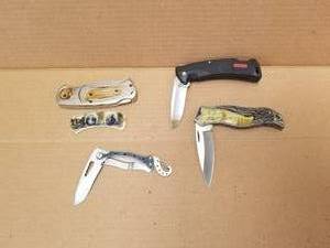 lot 83 image: Selection of pocket knifes