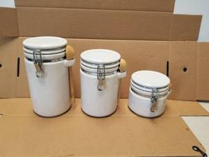 lot 125 image: White 3-piece decanter set