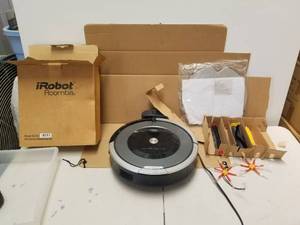 lot 131 image: Roomba vacuum cleaner - came on when tested