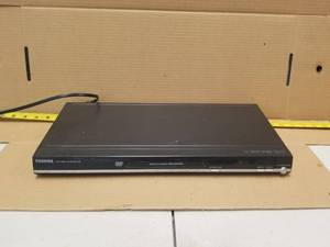 lot 139 image: Toshiba DVD player