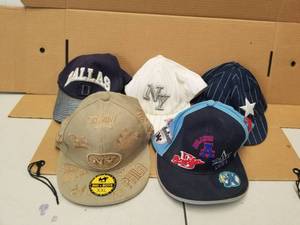 lot 158 image: Selection of baseball caps