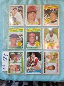 lot 47 image: Selection of 9 old baseball cards