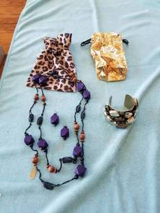 lot 70 image: Jewelry