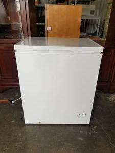 lot 93 image: Small chest freezer - 21by28by33