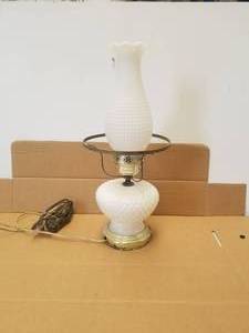 lot 198 image: Milk Glass vintage electric lamp