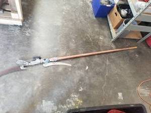 lot 236 image: Fiskar pole saw - comes with unused blade