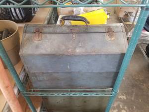 lot 246 image: Vintage metal tool box