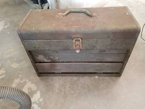 lot 249 image: Vintage metal tool box