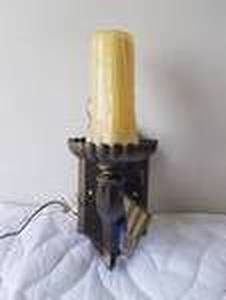 lot 256 image: Shelf lot of lights
