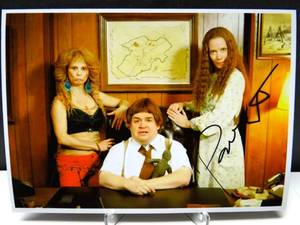 lot 27 image: AUTHENTIC AUTOGRAPH - COMEDIAN PATTON OSWALT (KING OF QUEENS - SPENCER) SIGNED 5 X 7 PHOTO