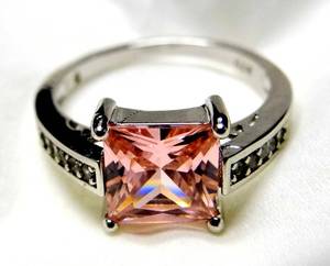 lot 124 image: VERY PRETTY WOMENS PINK STONE STERLING .925 RING