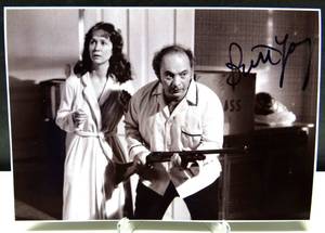 lot 134 image: AUTHENTIC AUTOGRAPH - BURT YOUNG (aka PAULIE in ROCKY FILMS) HAND SIGNED 5 X 7 PHOTO