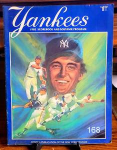 lot 168 image: 1982 NEW YORK YANKEES SCOREBOOK & SOUVENIR PROGRAM