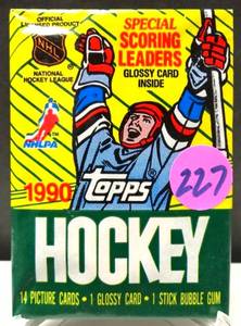 lot 227 image: 1990 TOPPS HOCKEY SEALED WAX PACK - JAGR CHASE 15 CARDS