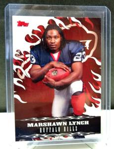 lot 273 image: ROOKIE - 2007 Topps Football Marshawn Lynch Rookie Card RC Walmart Exclusive #5 of 15