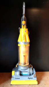 lot 2 image: Dyson DC07 All-Floors Filter Root 8 Cyclone Upright Vacuum w3 Attachments - TESTEDWORKS GREAT $$$