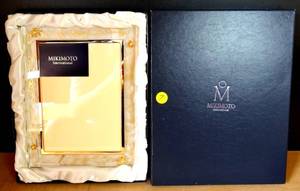 lot 7 image: BEAUTIFUL MIKIMOTO ETCHEDFOILED 5 X 7 PHOTO GLASS FRAME IN ORIGINAL BOX $$