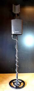lot 15 image: VINTAGE RADIO SHACK DISCOVERY 3000 METAL DETECTOR (REQUIRES 2 9 VOLT BATTERIES)
