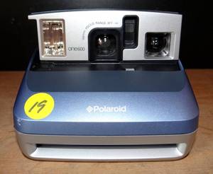 lot 19 image: Polaroid Film Camera Vintage Instant One 600 Model in Blue - POWER LIGHT ON