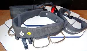 lot 37 image: Black Diamond Momentum Climbing Harness - Mens XS
