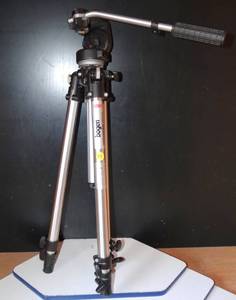 lot 43 image: BOGEN MANFROTTO 3011 Professional TRIPOD W 3126 FLUID HEAD $$$