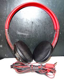 lot 60 image: SKULLCANDY FLEXIBLE WIRED EAR PHONES - REDBLACK