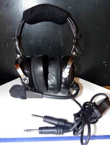 lot 61 image: Faro G2 ANR (Active Noise Reduction) Premium Pilot Aviation Headset with Mp3 Input - Black $$$