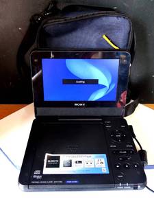 lot 77 image: Sony DVP-FX750 7 Portable DVD Player (BLUE) wStorage Bag - TESTEDWORKS GREAT