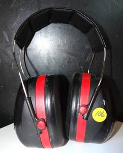 lot 106 image: Peltor Optime 105 Extreme Performance Earmuffs