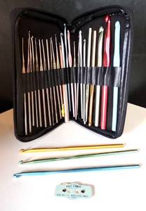 lot 127 image: LARGE COLLECTION OF KNITTING NEEDLES IN LEATHER STORAGE BAG
