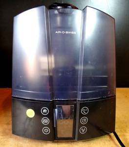 lot 139 image: Air-O-Swiss AOS 7147 Ultrasonic Humidifier - Warm and Cool Mist $$$