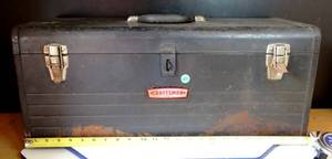 lot 160 image: LARGE 24 INCH CRAFTSMAN METAL TOOLBOX