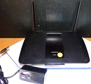 lot 164 image: Linksys EA8500 Max-Stream AC2600 MU-MIMO Smart Wi-Fi Router wCharger