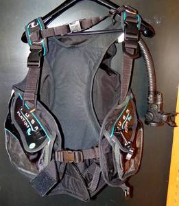 lot 166 image: TUSA PLATINA BCD - BOYANCY CONTROL DEVICE - SIZE XS