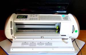 lot 175 image: Cricut Expression 24 Personal Electronic Cutter W 4 Cartridges as Shown - TESTEDWORKS