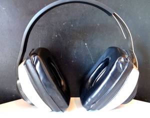 lot 186 image: Safety Direct Silencio - RBW -71 Noise Cancelling Over Ear Headphones