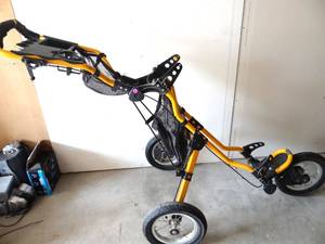lot 201 image: AWESOME TRI WHEEL FOLD UP GOLF CART