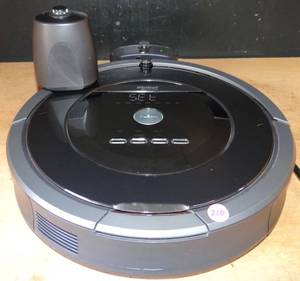 lot 210 image: iRobot Roomba 880 Vacuum Cleaning Robot - TESTEDWORKS - GOOD UNIT