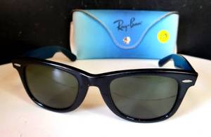 lot 259 image: RayBan ORIGINAL WAYFARER CLASSIC SUNGLASSES W CASE