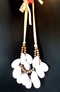 lot 302 image: LARGE WHITE STONED NECKLACE